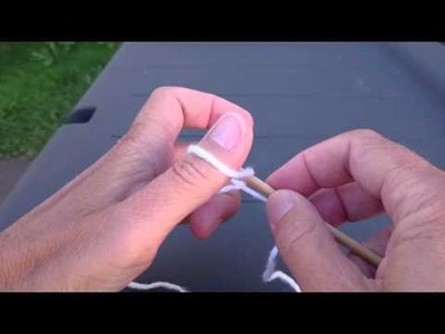 Knitting: cast on with one thread. Strikking: legg opp med en tråd