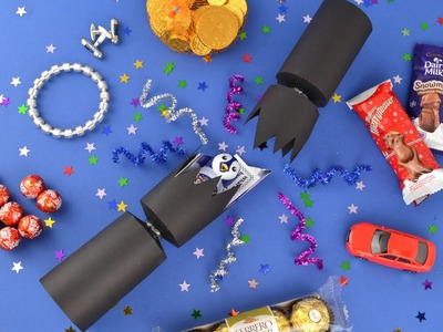 Filling Handmade Christmas Crackers | the littlecraftybugs company