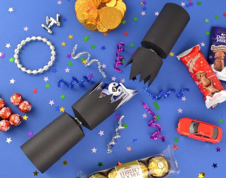 Filling Handmade Christmas Crackers | the littlecraftybugs company