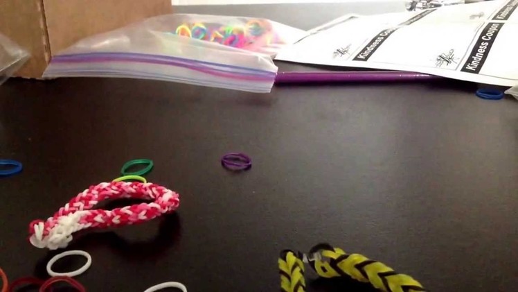 How to make a rubber band gun with Rainbow loom