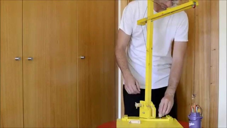 DIY Toy Tower Crane - Grua de Brincar