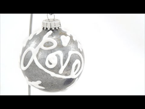 How to Make a Puffy Paint Christmas Ornament