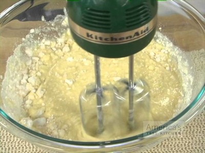 How to Use a Hand Mixer Effectively