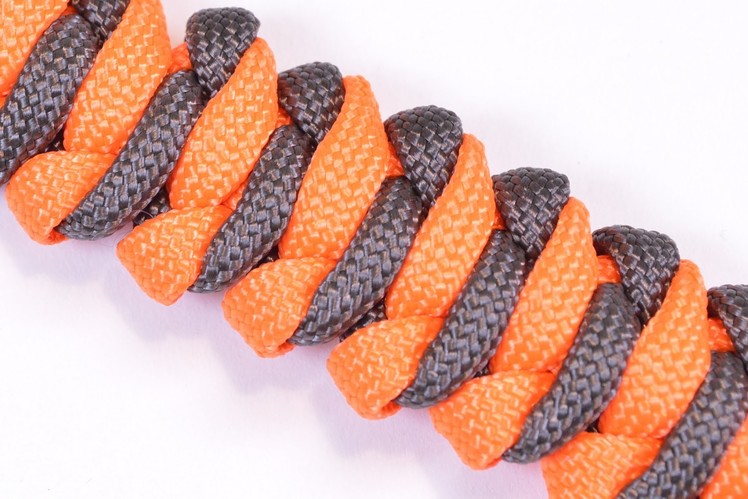Learn How to Make the "Tut Bar" Paracord Bracelet with Buckle - BoredParacord