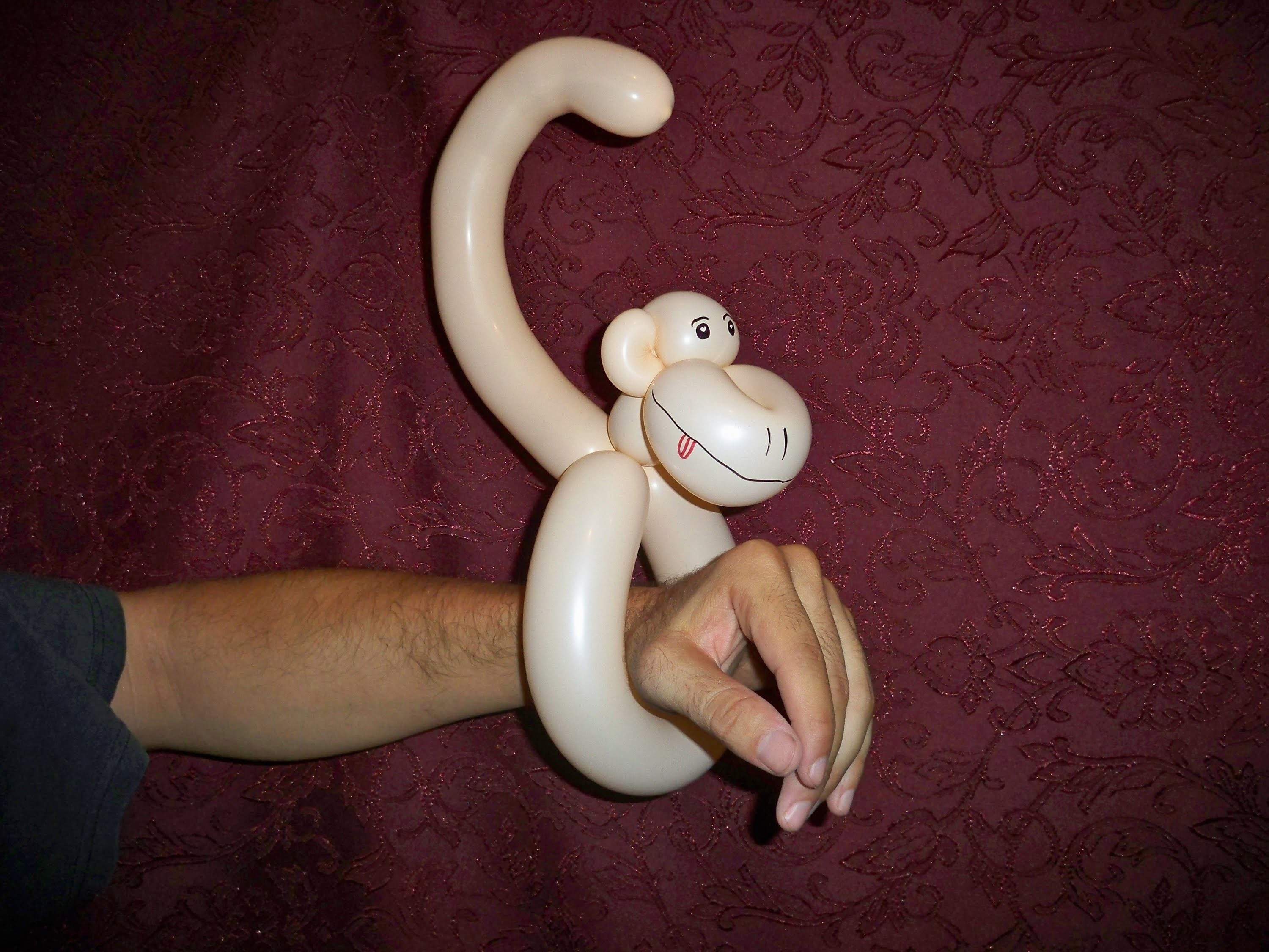 one-balloon-monkey-balloon-bracelet-balloon-animal