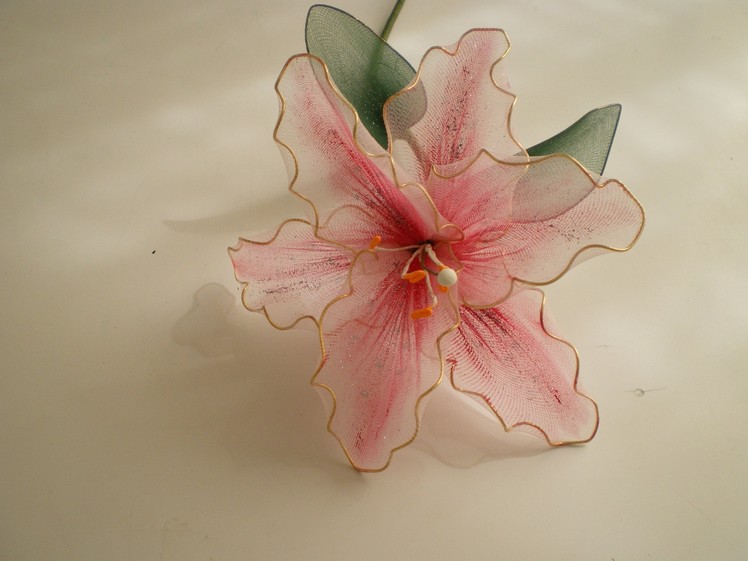 Tutorial Lirio de Nylon - How to make a nylon flower: Lily