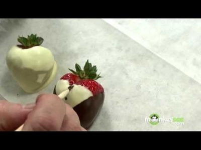 Dipping and Decorating Chocolate Strawberries
