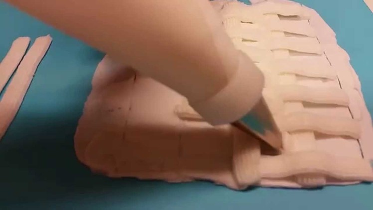 How to make a basket weave pattern on your cake using a meat fork.