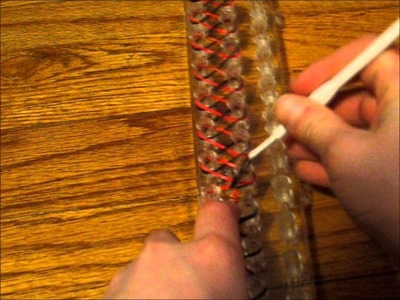 How to make a Single Chain bracelet with Rainbow loom.bandaloom