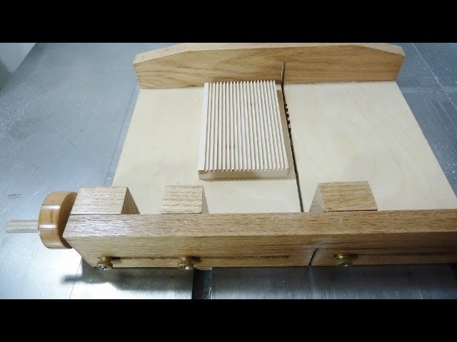 Cutting perfect grooves with a table saw
