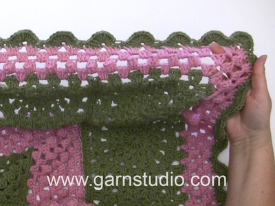DROPS Crocheting Tutorial: How to work the fan edge around the blanket in DROPS 163-1.