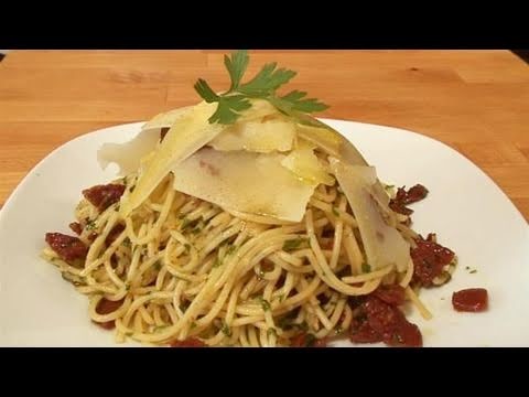 How To Cook Chilli, Garlic And Parsely Spaghetti
