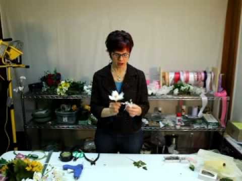 How to Make A Boutonniere Using Cymbidium Orchid Pick - Afloral.com Videos