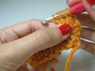 Cerrar puntos altos juntos a ganchillo Miss Kits. Close double crochet stitches together in crochet