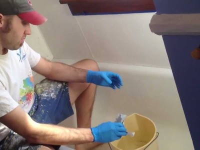 How to clean a stained bathtub