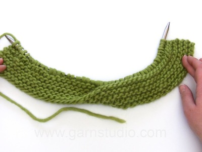 DROPS Knitting Tutorial: How to work a hat with a twisted edge