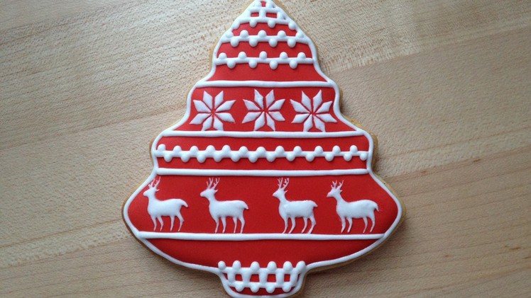 How To Decorate A Christmas Cookie - Reindeer Pattern