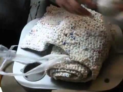 How to make sleeping mats for the homeless out of plastic bags