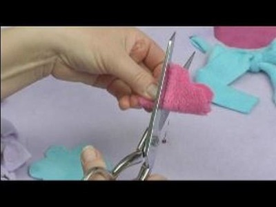 No-Sew Fleece Ponchos : Cutting a Fleece Flower for a Reversible Poncho