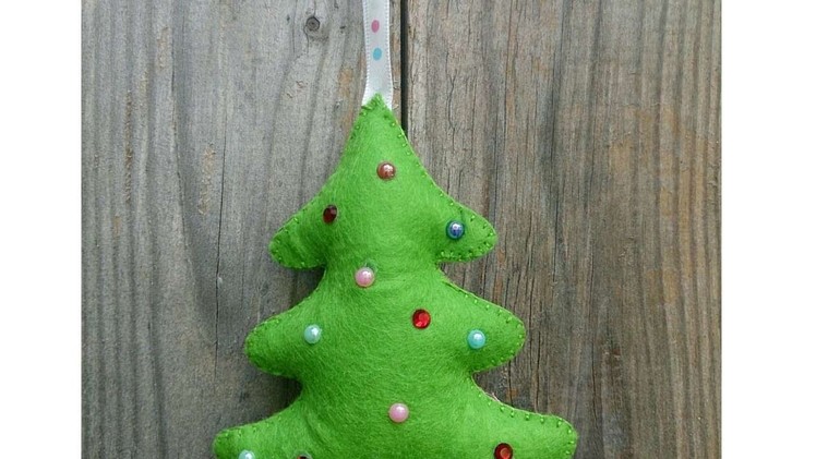 How To Make A Felt Christmas Tree - DIY Crafts Tutorial - Guidecentral