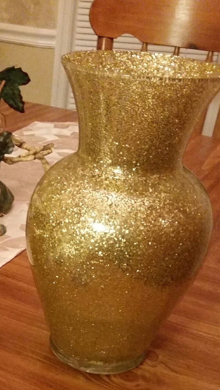 DIY - Centerpiece (Gold Glitter Vase)