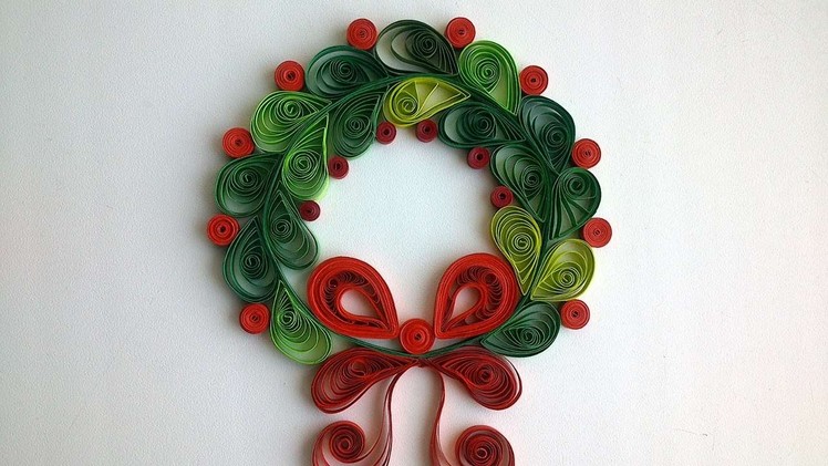 How To Make A Beautiful Quilled Christmas Wreath - DIY Crafts Tutorial - Guidecentral