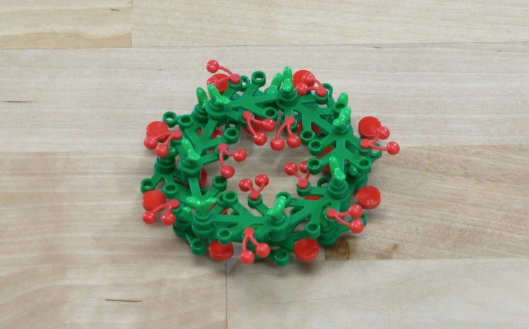 LEGO® Creator - How to Build a Wreath with Berries - DIY Holiday Building Tips