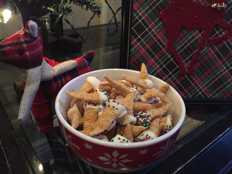 EASY CHRISTMAS PARTY SNACK DIY: White Chocolate Covered Bugles