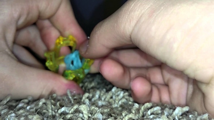 Finger Loom Flower Charm Tutorial