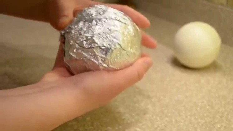 DIY surprise chocolate ball, kinder egg.