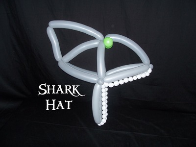 How to make a Balloon Shark Hat by Stretch the Balloon Dude