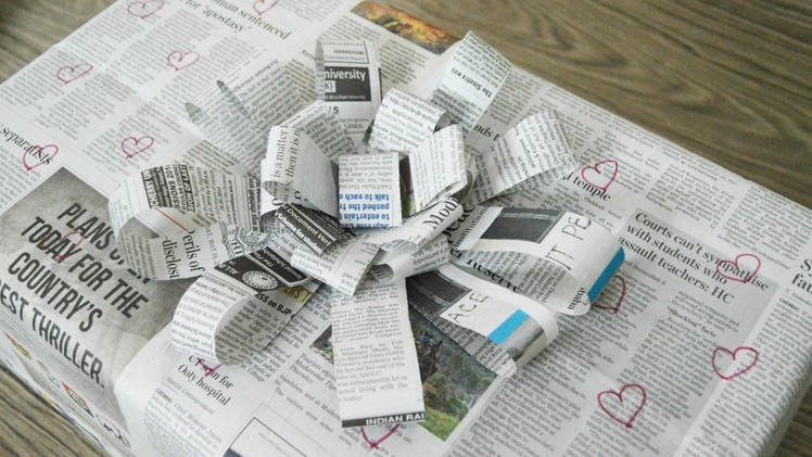 Make a beautiful flower bow from newspaper - DIY  - Guidecentral