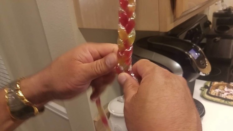 How to make gummy worm lei's