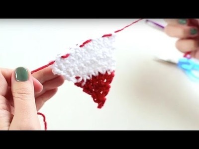 How To Crochet a Holiday Garland