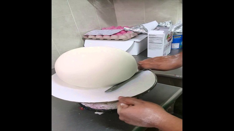 How to make a baseball cake