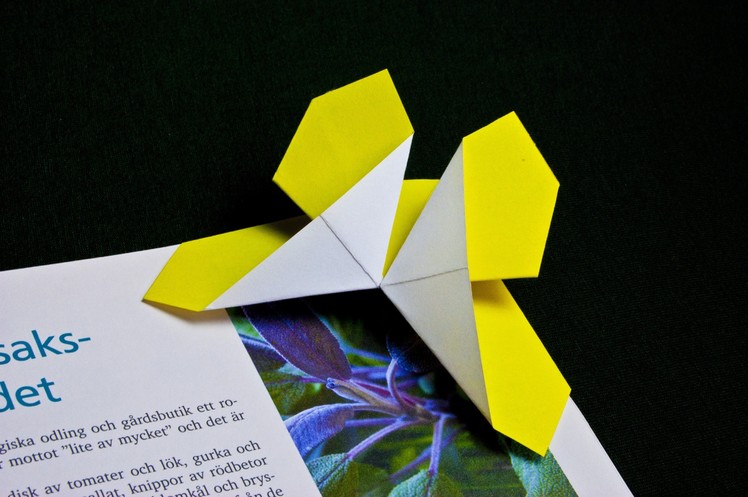 How to make a paper butterfly bookmark
