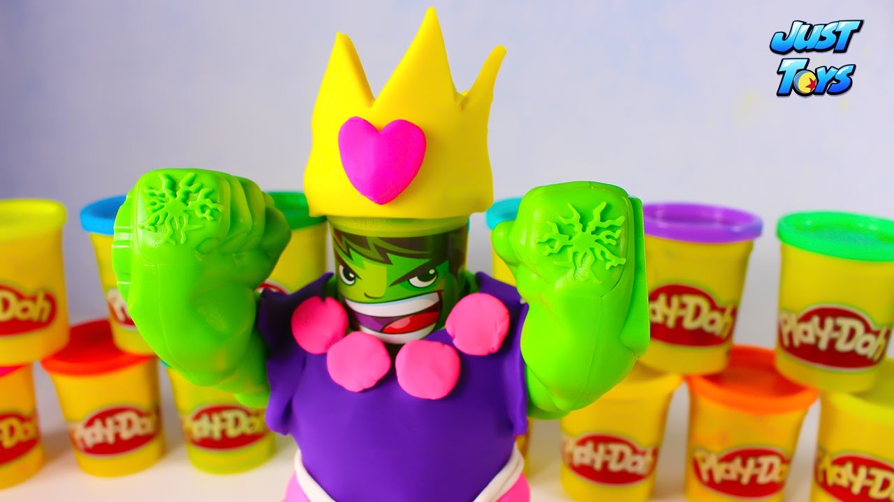 HULK DRESS HOW A PRINCESS, Playing with Play Doh