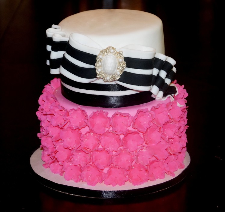 Cake decorating - how to make a striped bow
