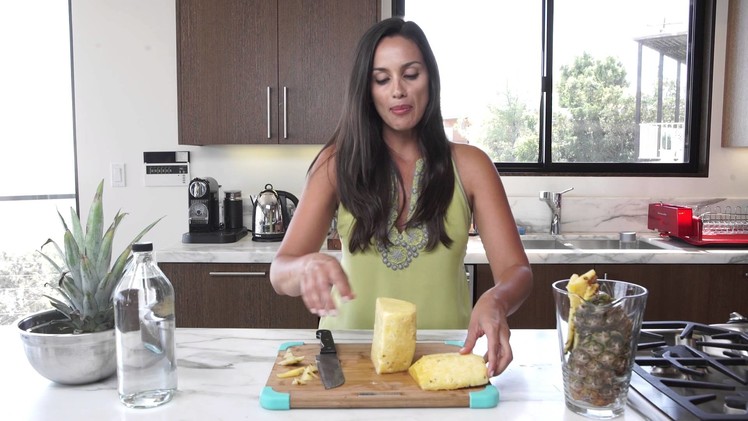 How to Cut a Pineapple and make a Probiotic Drink with the Peel