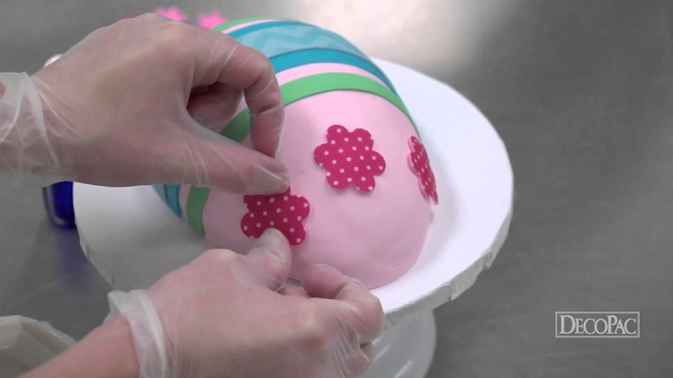 How to decorate an egg-shaped cake for Easter