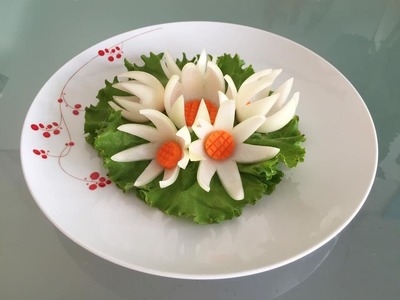 How to decorate food plate with onion flower