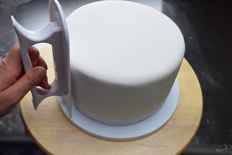 How To Cover A Cake With Fondant For Beginners| Updated Version