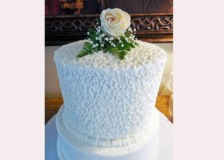 How to Decorate a Cornelli Lace Wedding Cake