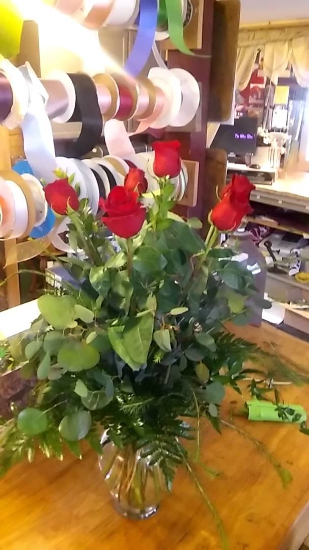 How to make a Dozen roses in a vase