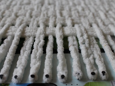 How to make a fabric mat with yarn and handmade loom