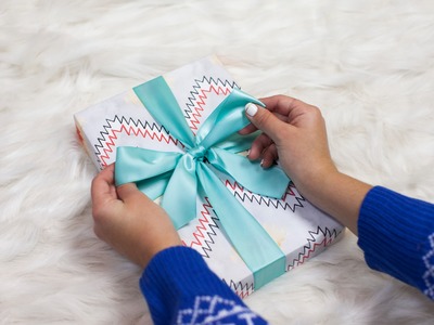 How to Perfectly Tie A Bow On A Gift