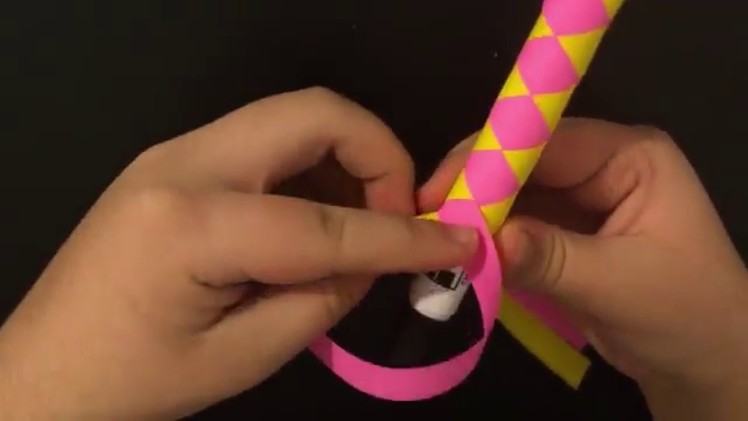 How to make a ORIGAMI FINGER TRAP!!Easy Tutorial!!