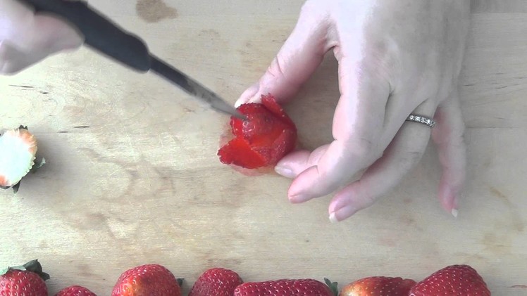 How to make beautiful roses with strawberries, very easy!