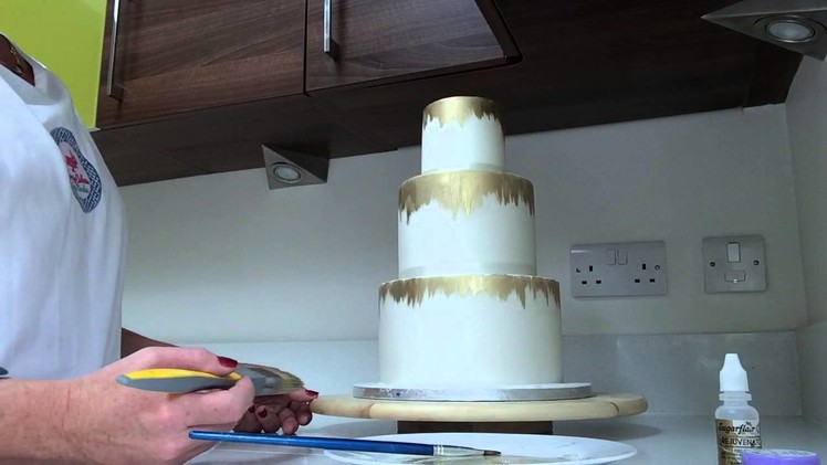 How to Paint.Create an Antique Edible Gold Effect on the side of your Cake