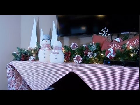 How to Easily Decorate a Mantle for Christmas